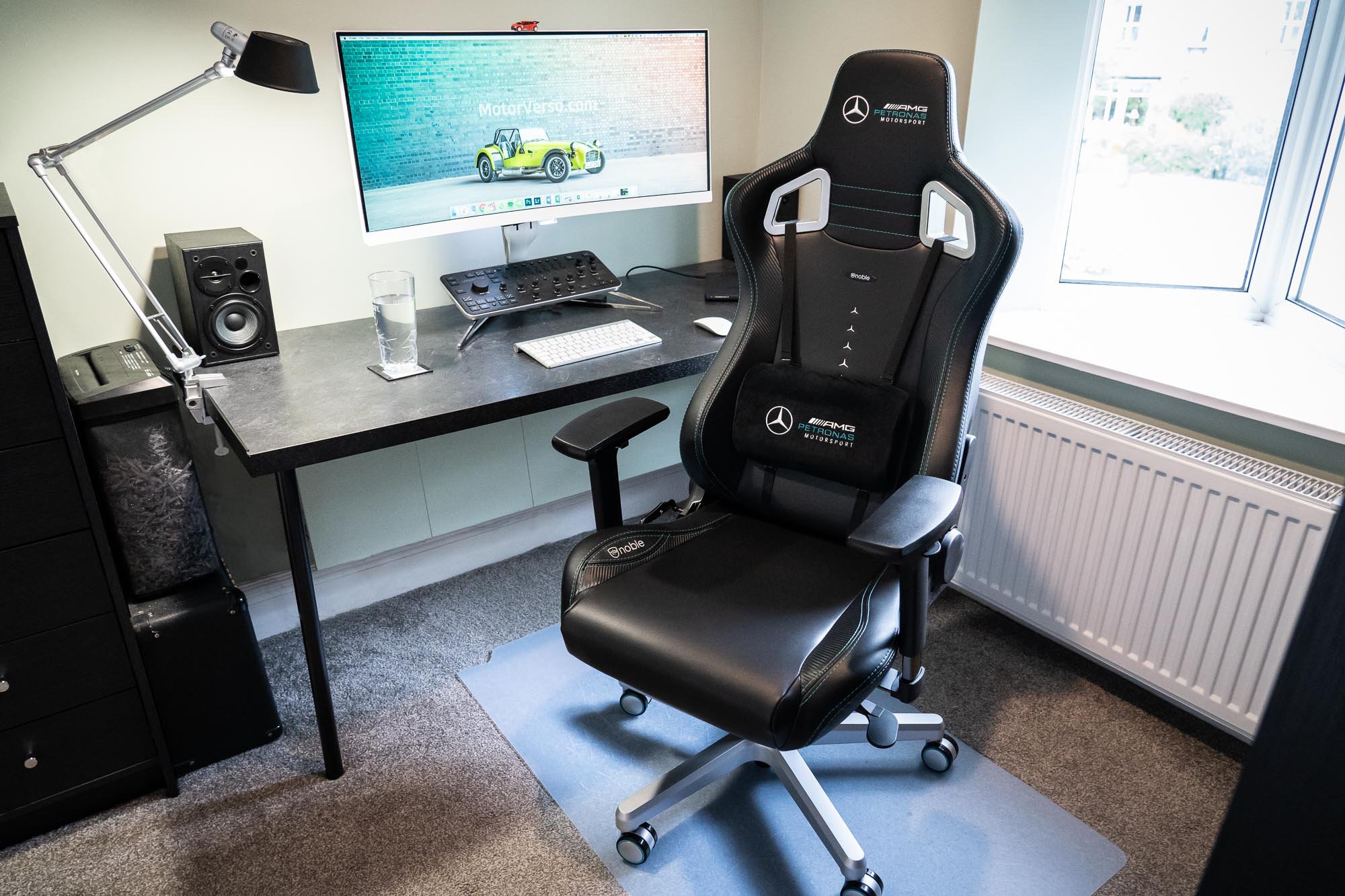 Ghế Gamer Noblechairs EPIC Series Mercedes Petronas Motorsport AMG-Black/Green có chất lượng cao cấp